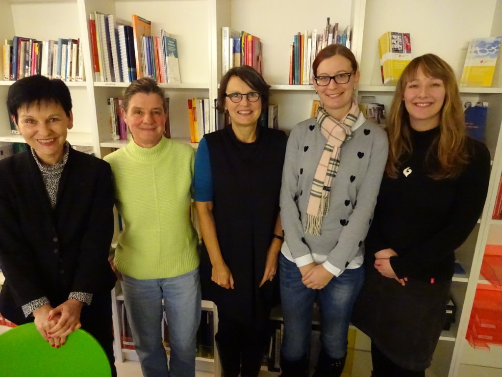 v.l.n.r.: Eva Weickart (Leiterin Frauenbüro), Martina Trojanowski (Frauenbüro), Anette Diehl (Frauennotruf Mainz), Corinna Appelshäuser (Frauenbüro), Vanessa Kuschel (Frauennotruf Mainz)