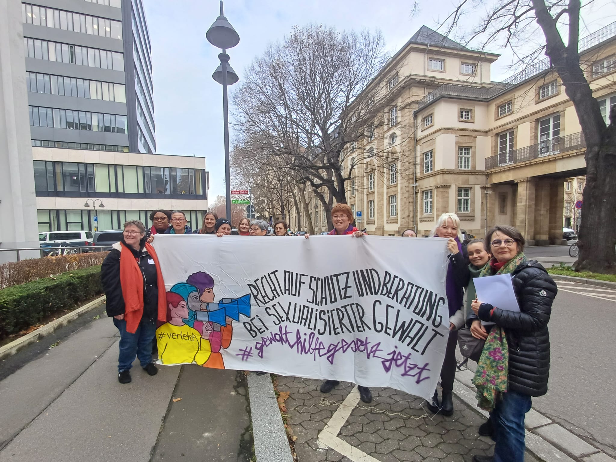 Die Frauennotrufe haben eine klare Botschaft: Gewalthilfegesetz jetzt!